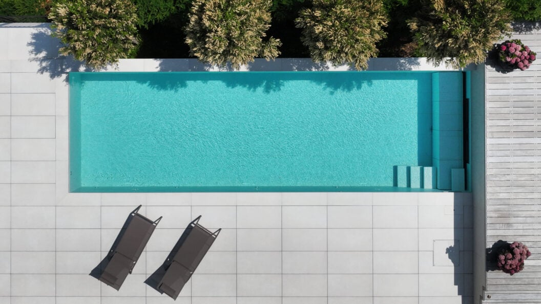 Schwimmbad-Anlage auf der Terrasse, Oberrieden