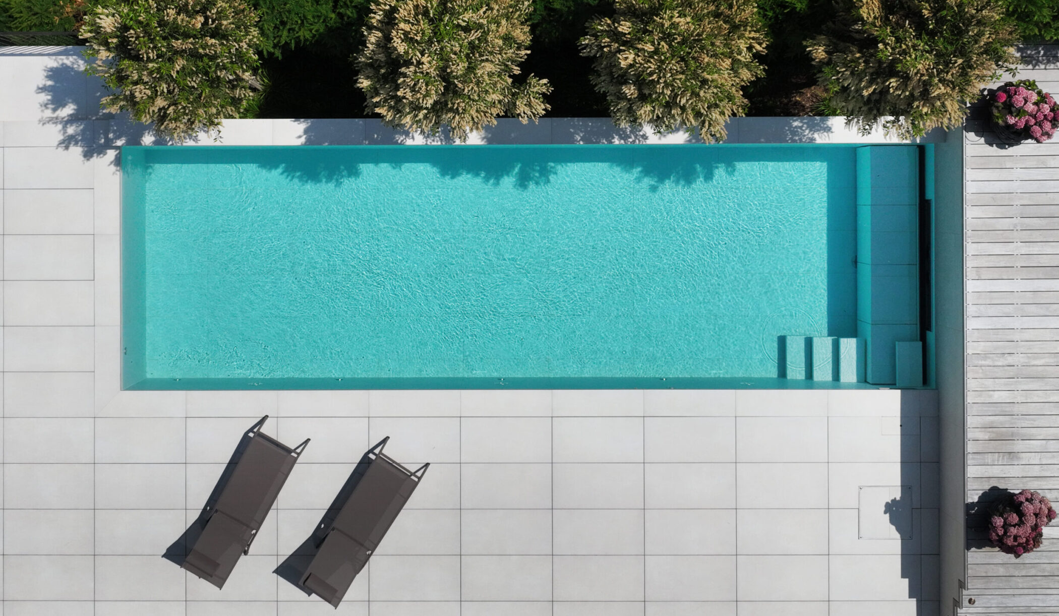 Schwimmbad-Anlage auf der Terrasse, Oberrieden