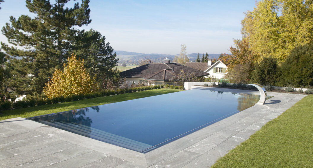 Zeitlose Schwimmbad-Anlage, Seuzach