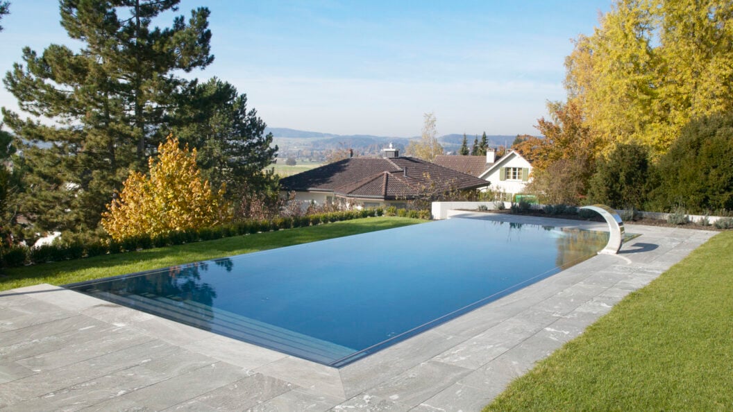 Zeitlose Schwimmbad-Anlage, Seuzach