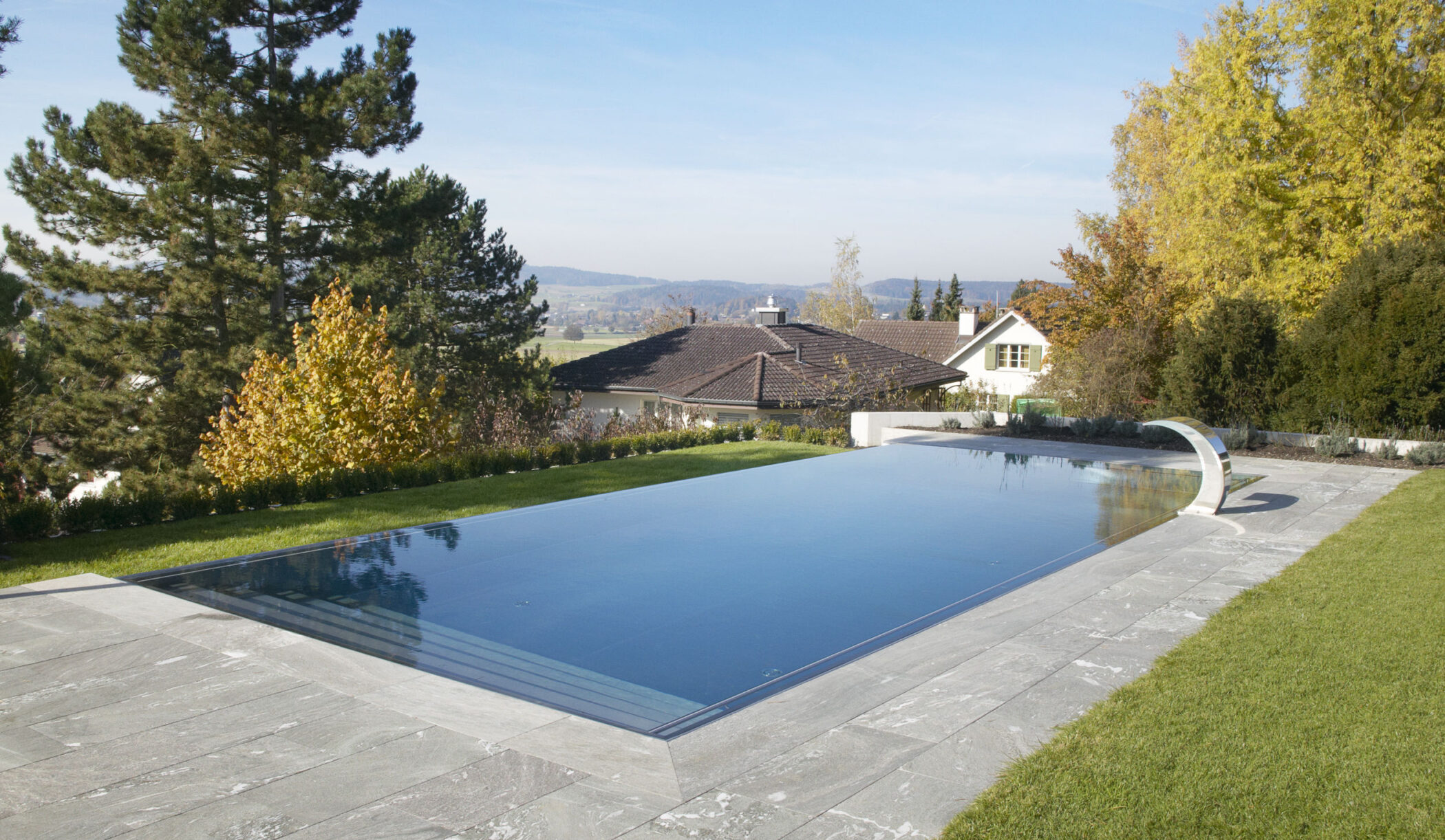Zeitlose Schwimmbad-Anlage, Seuzach
