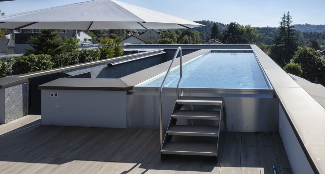 Rooftop-Pool auf der Dachterrasse, Frauenfeld