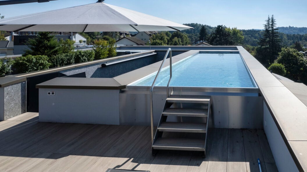 Rooftop-Pool auf der Dachterrasse, Frauenfeld
