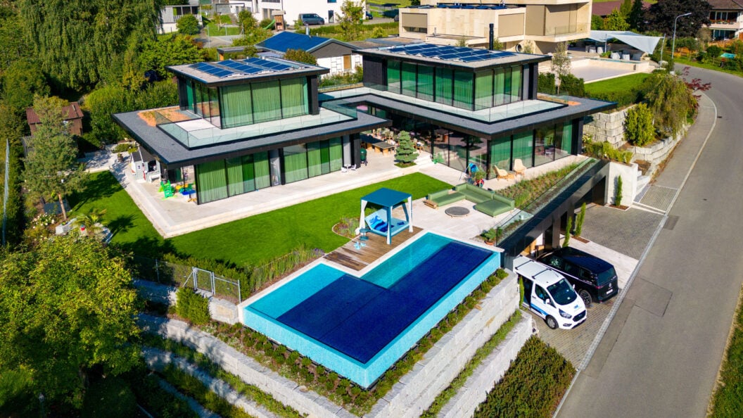 Infinity-Pool mit Mosaik, Geltwil