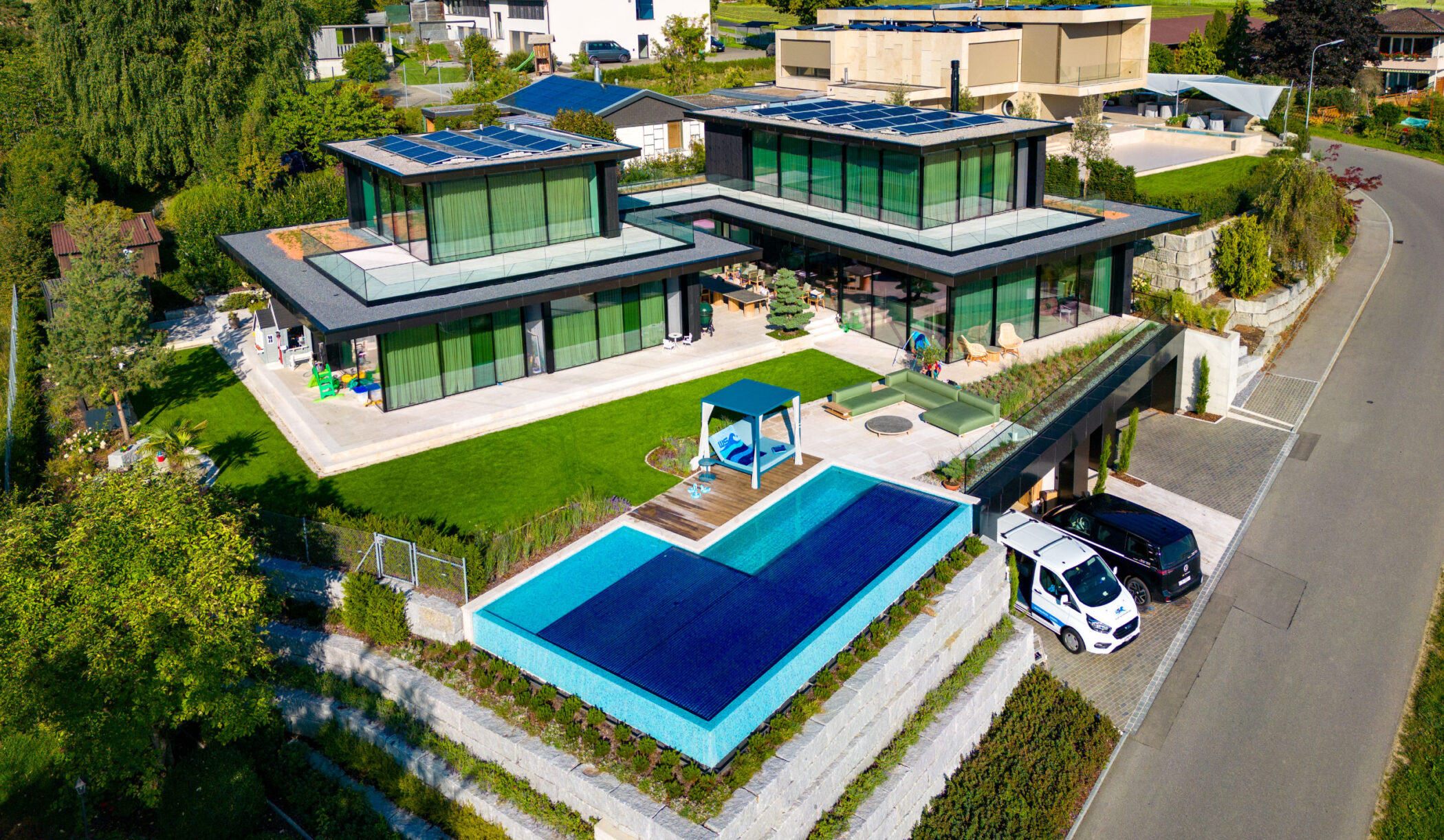 Infinity-Pool mit Mosaik, Geltwil