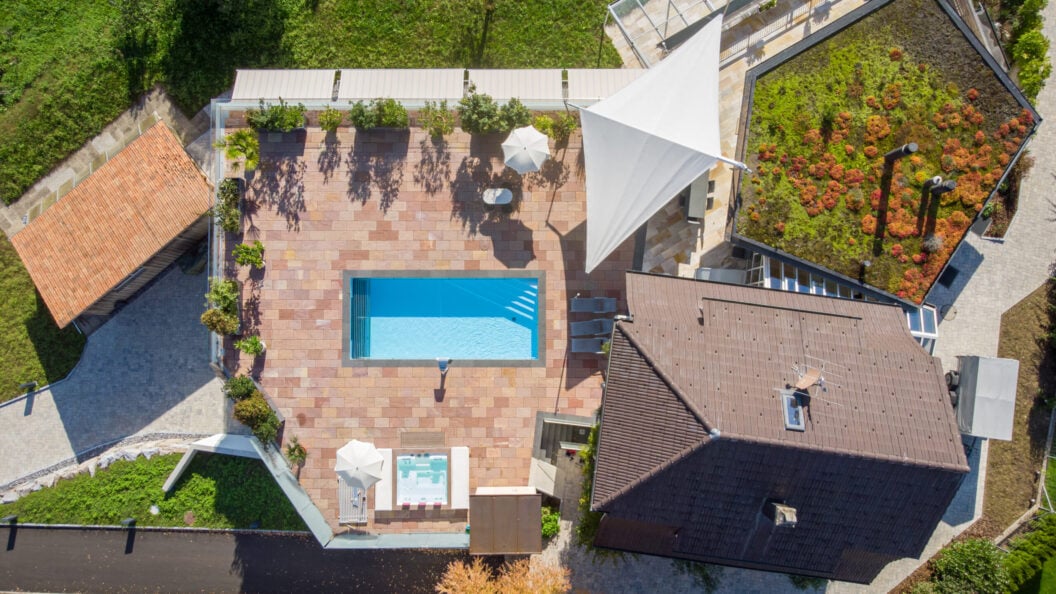 Folienpool auf einer Dachterrasse von oben, Projekt Rüti