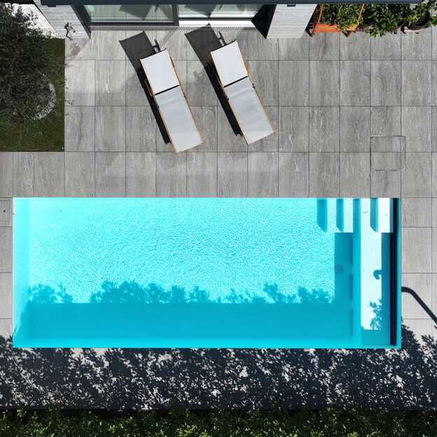 PP-Pool aus der Vogelperspektive mit Terrasse und Liegen, Wilen bei Wollerau